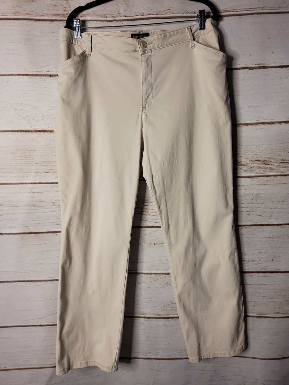 Lee Women's Straight-Leg Chinos in Light Cream